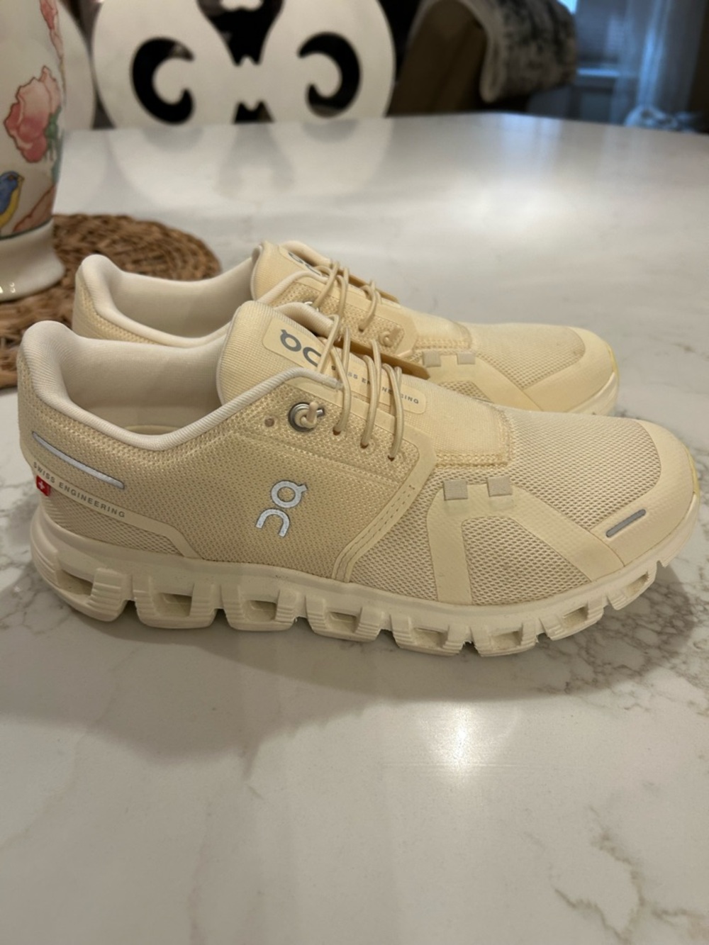 On Cloud 6 for women (size 8) worn once - Picture 6 of 9